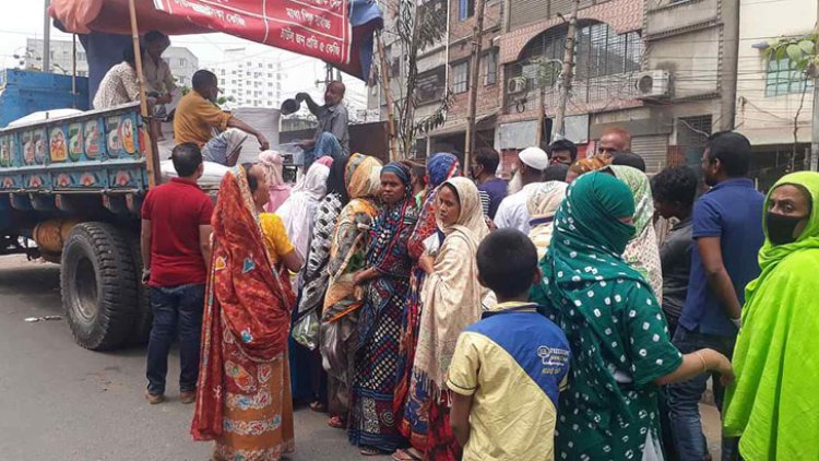 চাহিদামতো মিলছে না ওএমএসের চাল-আটা, বাড়ছে হাহাকার
