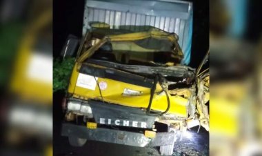 থেমে থাকা ট্রাকের পেছনে কাভার্ডভ্যানের ধাক্কা, শিশুসহ নিহত ২