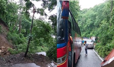 খাগড়াছড়িতে পাহাড়ধস, ঢাকার সঙ্গে চট্টগ্রামের সড়ক যোগাযোগ বন্ধ