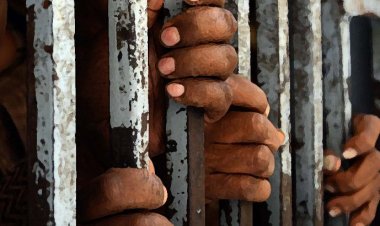 কারাগারের টয়লেট ভেঙে পালিয়েছেন ৩ কয়েদি