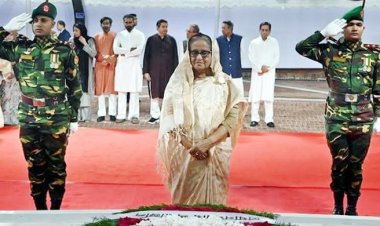 টুঙ্গিপাড়ায় বঙ্গবন্ধুর সমাধিতে প্রধানমন্ত্রীর শ্রদ্ধা