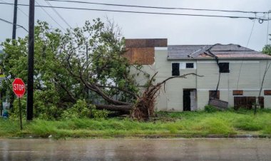 টেক্সাসে বেরিলের তাণ্ডবে বিদ্যুৎহীন ২৭ লাখ লোক, বাতিল ১৩০০ ফ্লাইট