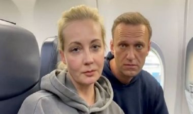 রাশিয়ায় পা রেখেই গ্রেফতার হলেন নাভালনি