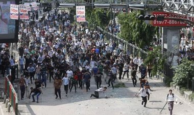  আন্দোলনকারীদের দখলে সায়েন্সল্যাব মোড়, পিছু হটলো ছাত্রলীগ