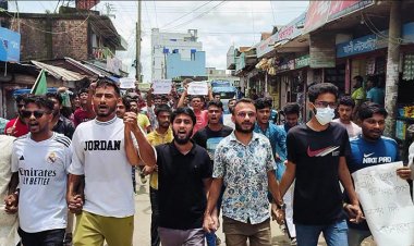 ঢাকা-সিলেট মহাসড়ক অবরোধ করে শিক্ষার্থীদের বিক্ষোভ