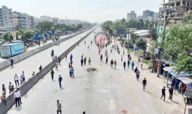  গণপরিবহন কম, রিকশায়-হেঁটে গন্তব্যে ছুটছেন নগরবাসী