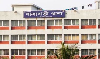 যাত্রবাড়ী থানার সামনে ২ যুবকের পায়ে গুলি করেছে র‌্যাব