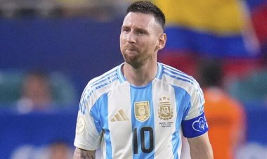  মেসিকে ক্ষমা চাইতে বলায় আর্জেন্টিনার ক্রীড়া কর্মকর্তা বরখাস্ত