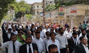 শাটডাউন সমর্থনে বিএনপিপন্থি আইনজীবীদের বিক্ষোভ