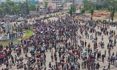 কমপ্লিট শাটডাউনে খুলনার সড়কে শিক্ষার্থীরা, শিববাড়ি অবরোধ 