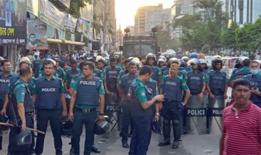 ছাত্র-জনতা বিক্ষোভের ঘোষণা, সড়কে পুলিশের ব্যাপক উপস্থিতি
