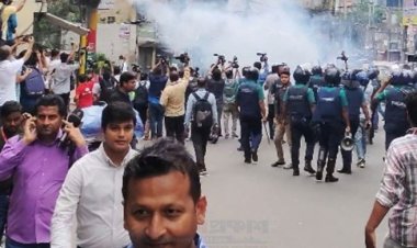 চট্টগ্রামে শিক্ষার্থীদের বিক্ষোভ, সংঘর্ষ, টিয়ারশেল নিক্ষেপ