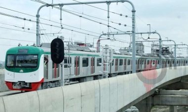  মেট্রোরেল চালুর খবর নেই, যাতায়াতে সেই আগের ভোগান্তি