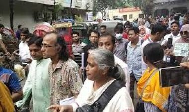 ঢামেকের সামনে অভিভাবকদের অবস্থান কর্মসূচি, পুলিশের বাধা