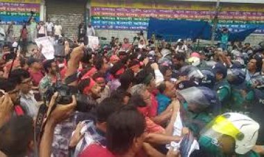 সামাজিক-সাংস্কৃতিক সংগঠনের প্রতিবাদী গানের মিছিলে পুলিশের বাধা