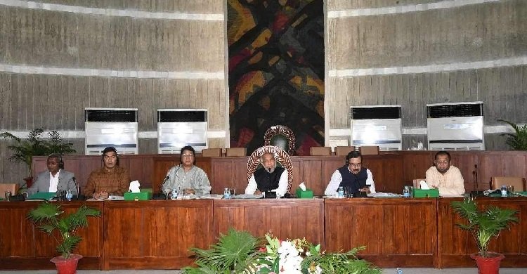 উবার-পাঠাও চালককদের ট্রেড ইউনিয়নের আওতায় আনার সুপারিশ