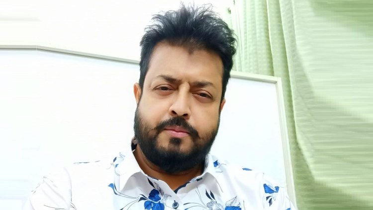 রাতে রহস্যময় পোস্টের পর দিনে মামলা করলেন ওমর সানী