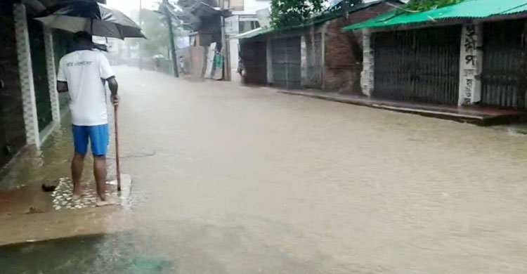 কক্সবাজারে ফের ভারী বর্ষণ, পাহাড়ধসে নিহত ২