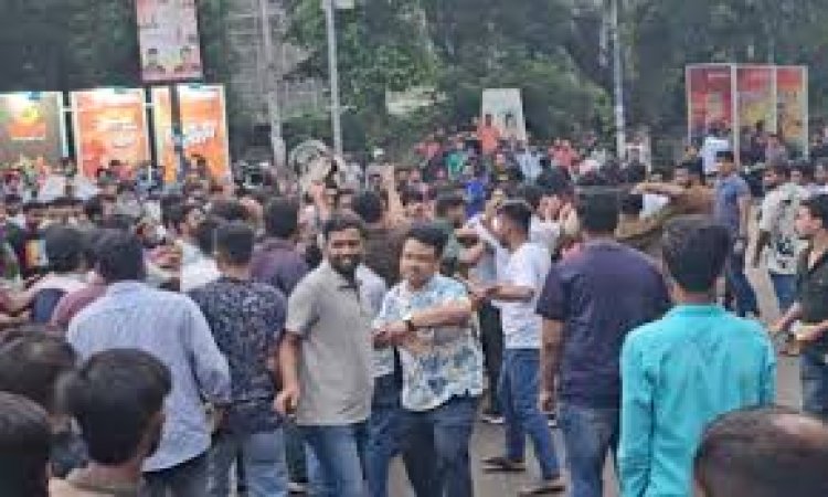 ঢাকা বিশ্ববিদ্যালয়ে ছাত্রলীগের সমাবেশে দুই গ্রুপের মারামারি