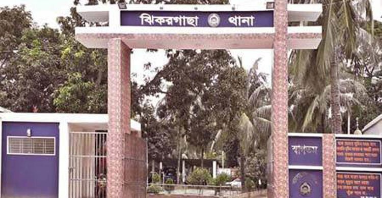 গ্রিল কেটে ঘরে ঢুকে মাকে ছুরিকাঘাতে হত্যা, মেয়ে আহত
