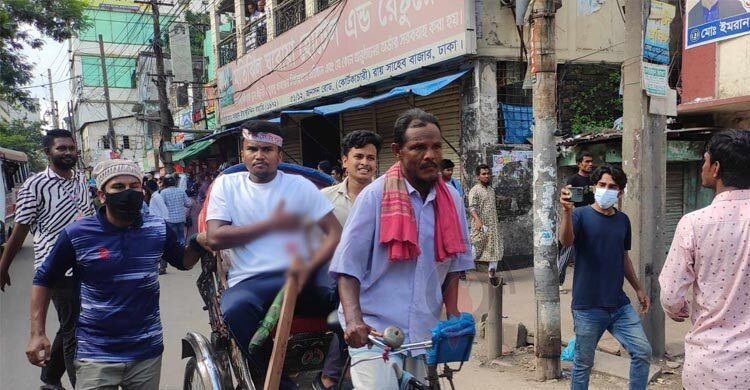 রায়সাহেব বাজারে জবি শিক্ষার্থীদের ওপর হামলা, গুলিবিদ্ধ ৪