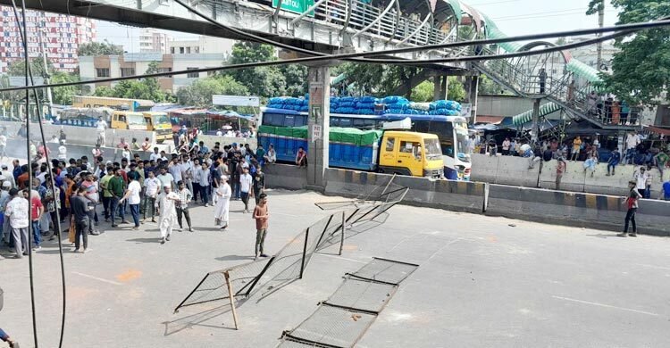 রাজধানীর কাজলায় পুলিশ-আন্দোলনকারী সংঘর্ষ, টিয়ারশেল নিক্ষেপ