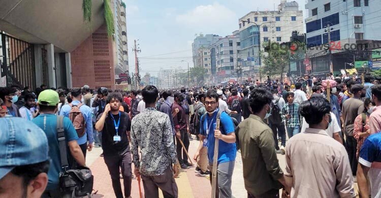 ‘কমপ্লিট শাটডাউনে’ উত্তাল ঢাকা