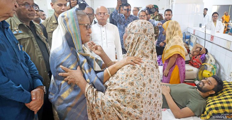 নিটোরে আহতদের পাশে প্রধানমন্ত্রী দেশবাসীর কাছে আমি বিচার চাই, অপরাধটা কী করেছি?