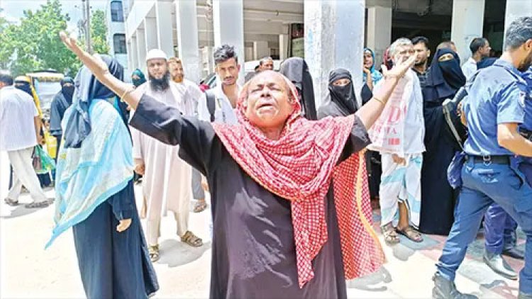 আদালতপাড়ায় স্বজনদের আহাজারি