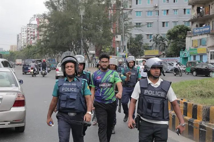 ইসিবি চত্বরে জড়ো হওয়া বিক্ষোভকারীদের পুলিশের লাঠিপেটা, মিরপুর ও ধানমন্ডি থেকে আটক ২০