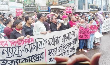 শিক্ষার্থীদের আন্দোলনে সংহতি জানিয়ে ‘শিল্পী সমাজের’ বিক্ষোভ