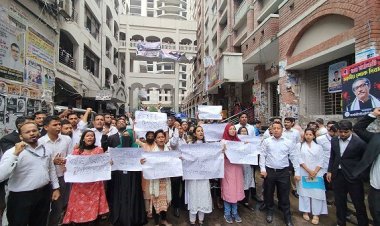 ‘উই ওয়ান্ট জাস্টিস’ স্লোগানে মুখরিত ঢাকার আদালত