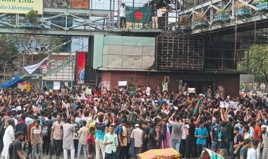  মিরপুরে শিক্ষার্থী-জনতার বিক্ষোভ