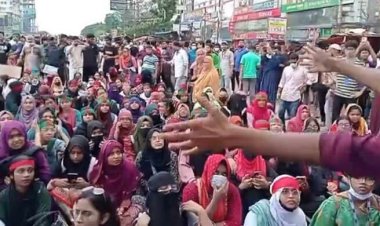  শনিরআখড়া-কাজলা এলাকায় শিক্ষার্থীদের সড়ক অবরোধ