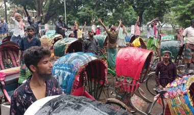  শহীদ মিনারে রিকশাচালকরা, 'ভুয়া-ভুয়া’ স্লোগান