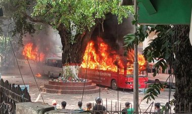  বঙ্গবন্ধু মেডিকেলে গাড়িতে আগুন, যেতে পারছে না ফায়ার সার্ভিস