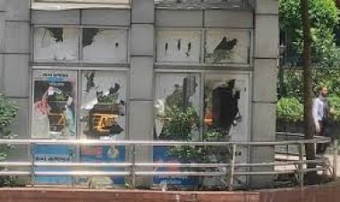 কিশোরগঞ্জে আন্দোলনকারীদের দখলে রাজপথ, আওয়ামী লীগ অফিসে আগুন