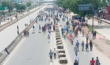  শনিরআখড়ায় সড়ক অবরোধ, বন্ধ যান চলাচল