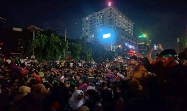 ছাত্র-জনতার দখলে ধানমন্ডি ৩২ নম্বর