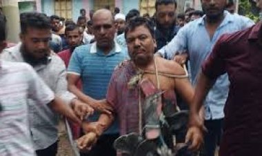 ইউপি চেয়ারম্যানকে জুতার মালা পরিয়ে থানায় সোপর্দ