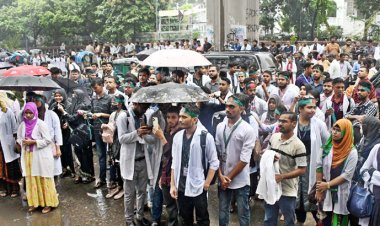 ৪ দফা দাবিতে ম্যাটস শিক্ষার্থীদের মানববন্ধন, সড়ক অবরোধ