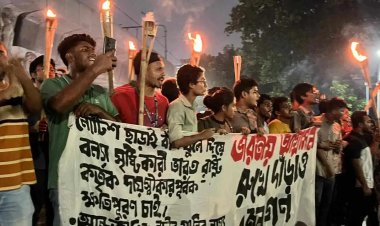 পূর্ব ঘোষণা ছাড়াই বাঁধ খুলে দেওয়ার প্রতিবাদে ঢাবিতে মশাল মিছিল