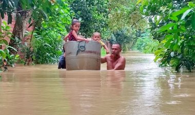 পানিতে ভাসছে জনপদ, বাঁচার আকুতি মানুষের