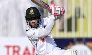 তামিমকে ছাড়িয়ে গেলেন মুশফিক, ৪০০ পেরিয়েছে বাংলাদেশ