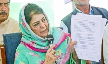 কাশ্মীরে বিধানসভা নির্বাচন থেকে সরে দাঁড়ালেন মেহবুবা মুফতি