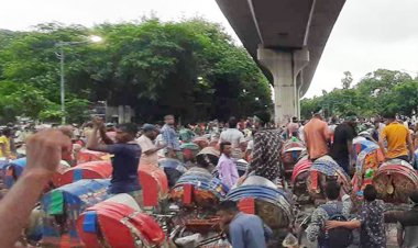 ব্যাটারিচালিত রিকশা বন্ধে কাকরাইলে ঝটিকা মিছিল