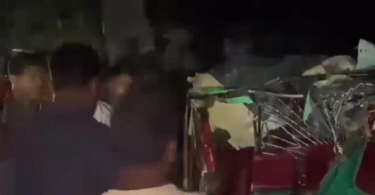 পাবনায় বাসের ধাক্কায় অটোরিকশার ৩ যাত্রী নিহত