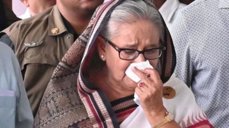 যে কারণে বাড়তি কাপড়চোপড় নিতে পারেননি শেখ হাসিনা