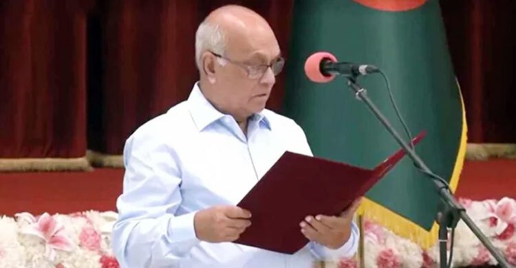 শপথ নিলেন উপদেষ্টা ফারুক-ই-আজম