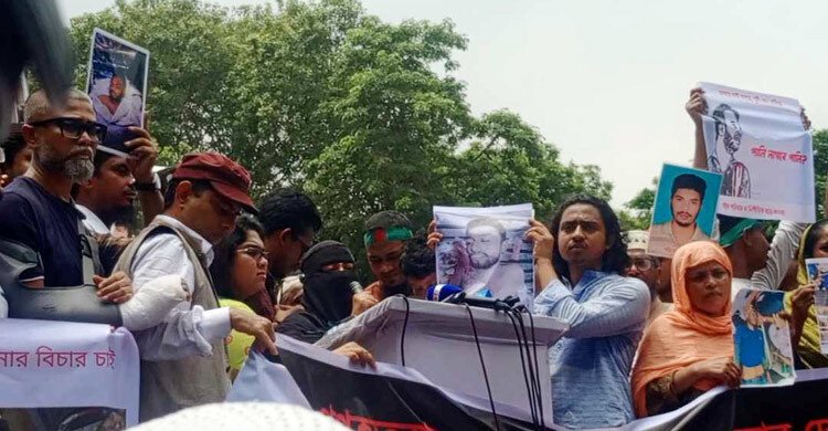 ‘বাবা রেমিট্যান্স পাঠায়, দেশ তাকে দিয়েছে আমার ভাইয়ের লাশ’